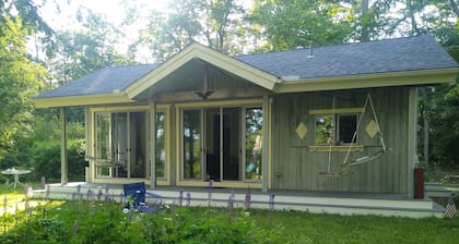 Cabin & Sauna on Lake Monomonac near Mt. Monadnock