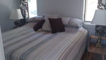 2 bedrooms, desk, iron/ironing board, free WiFi