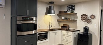 Stylish cabin near Medicine Park 