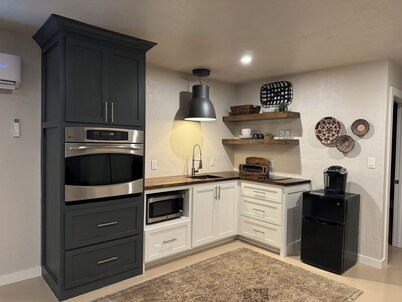 Stylish cabin near Medicine Park 