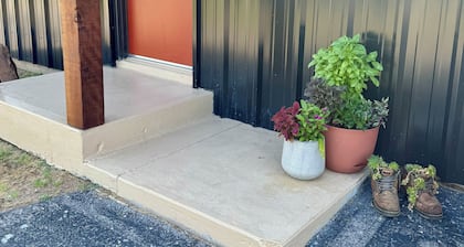 Stylish cabin near Medicine Park