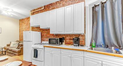 Cozy 1-bedroom apartment with AC and WiFi in enchanting New York