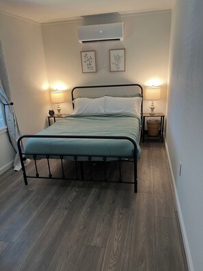 2 habitaciones, tabla de planchar con plancha, wifi y ropa de cama 