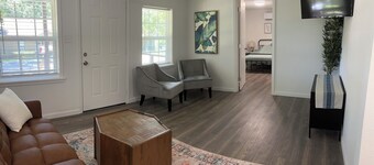 Charming 2-bedroom house with AC, WiFi minutes away from the TX/AR Stateline