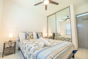 3 bedrooms, iron/ironing board, free WiFi, bed sheets - Table Rock Luxury House with Private Pool (Aguada)