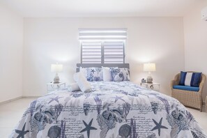 3 bedrooms, iron/ironing board, free WiFi, bed sheets - Table Rock Luxury House with Private Pool (Aguada)