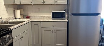 Cozy 2-bedroom house in fantastic Buchanan with lovely front porch, a/c and WiFi