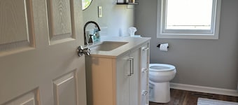 Cozy 2-bedroom house in fantastic Buchanan with lovely front porch, a/c and WiFi