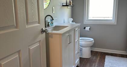 Cozy 2-bedroom house in fantastic Buchanan with lovely front porch, a/c and WiFi