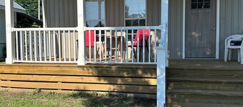 Cozy 2-bedroom house in fantastic Buchanan with lovely front porch, a/c and WiFi
