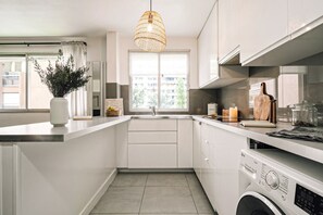 Fridge, microwave, oven, stovetop