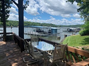 Outdoor dining - Fun times in Osage Beach - 3 bedroom house in Racetrack Cove (Osage Beach)