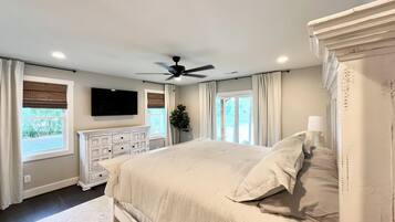 4 bedrooms, in-room safe, iron/ironing board, travel cot