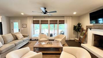 Smart TV, table tennis