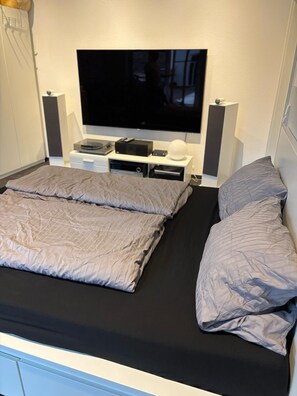 4 bedrooms, travel cot, WiFi, bed sheets