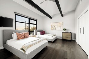 5 bedrooms, iron/ironing board, free WiFi, bed sheets