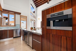 Dining tables, kitchen islands - Designer Lux VillaPoolBBQ3 Min->Tres Trapi Bch (Noord)