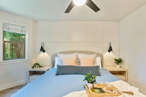6 bedrooms, desk, iron/ironing board, travel crib