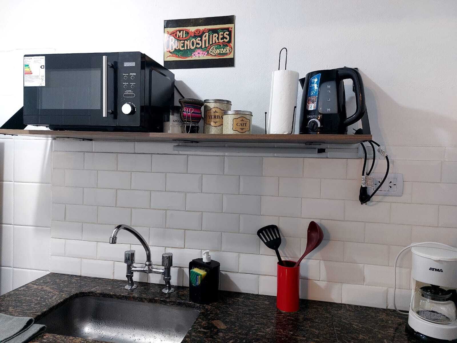 Refrigerador, microondas, horno, cafetera/tetera