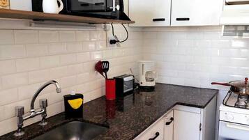 Refrigerador, microondas, horno, cafetera/tetera