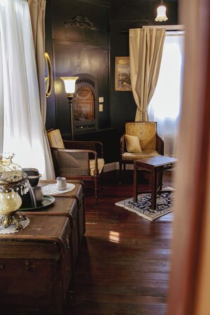 Grand Double Room, 1 Queen Bed | Living area - Weaverville Hotel (Weaverville)