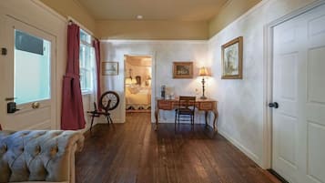 Studio Suite Business | Bộ đồ giường cao cấp, chăn bông, màn/rèm cản sáng