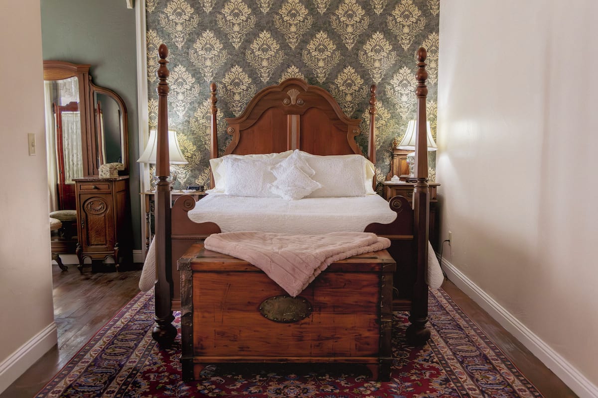 Premium Double Room, 1 Queen Bed | Premium bedding, down duvets, blackout curtains, iron/ironing board