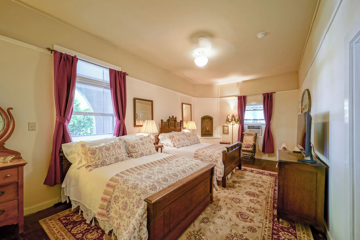 Business Studio Suite | Premium bedding, down duvets, blackout curtains, iron/ironing board