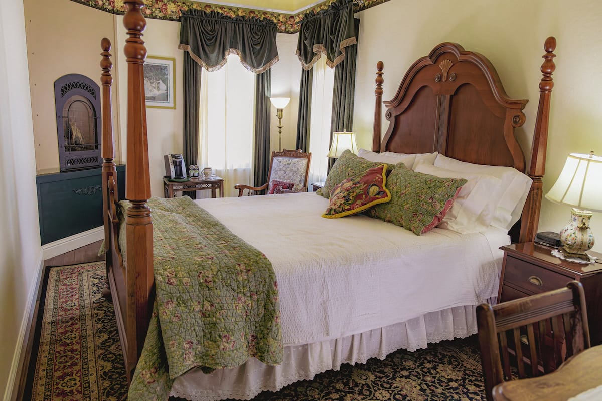 Grand Double Room, 1 Queen Bed | Premium bedding, down duvets, blackout curtains, iron/ironing board