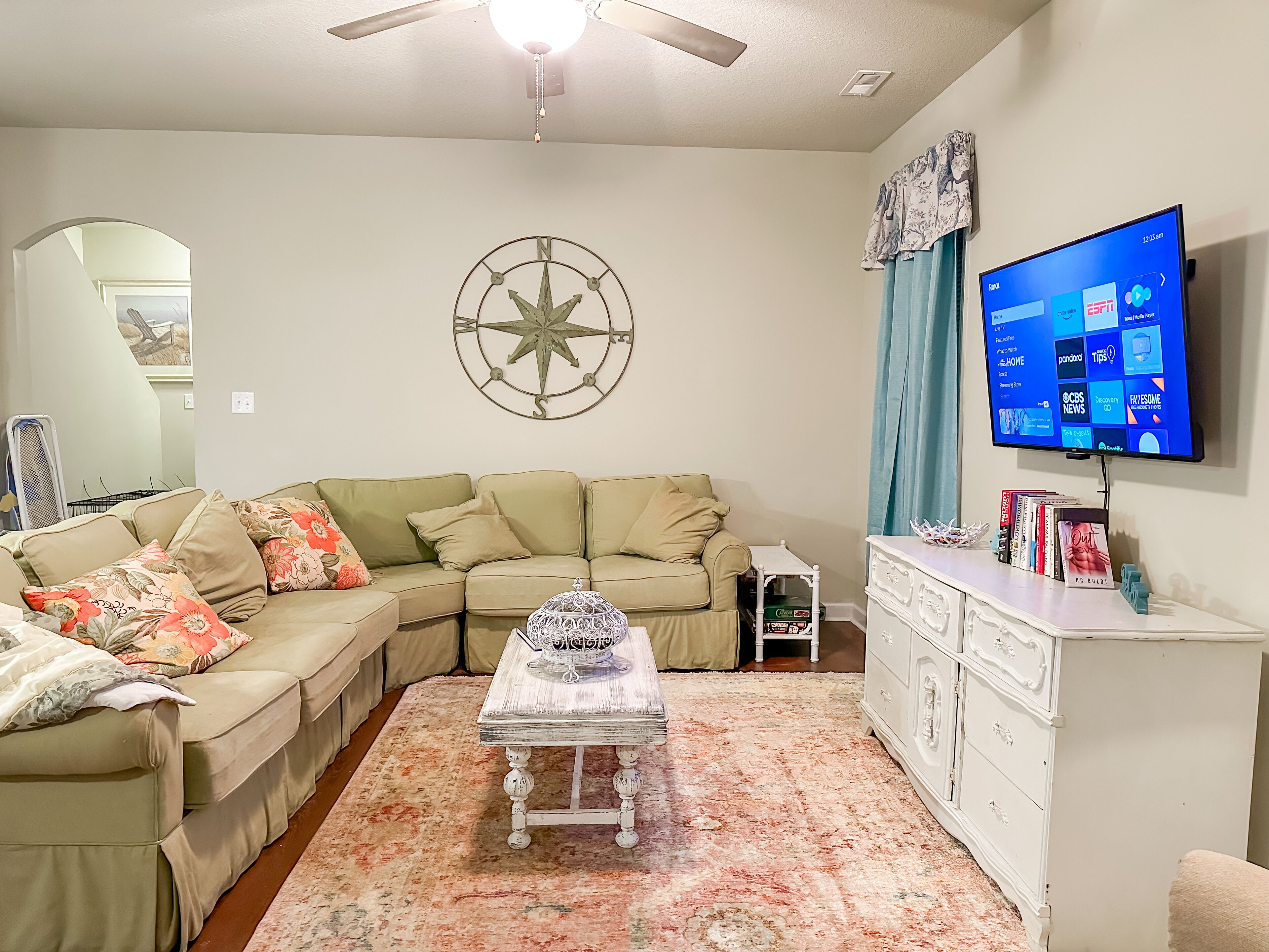 3 Bedroom 2.5 Bath Coastal Getaway- 10 minutes from Surf City!