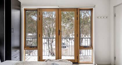 Hangar - Dinner plain