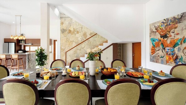 Dining - Luxurious Family 6 Br Villa in Seminyak Breakfast Include (Seminyak)