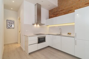 Fridge, microwave, oven, dishwasher - GuestReady - Lovely home in the heart of Barcelona (Barcelona)