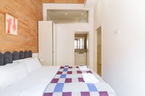 3 bedrooms, iron/ironing board, Internet, bed sheets - GuestReady - Lovely home in the heart of Barcelona (Barcelona)