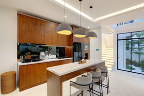 Villa de lujo | Cocina privada | Frigorífico grande, microondas, licuadora y molinillo de café