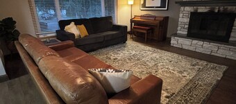 Spacious 6-bedroom house in Bismarck with WiFi, AC, and pet friendly!