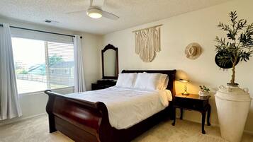 3 habitaciones, tabla de planchar con plancha, wifi y ropa de cama