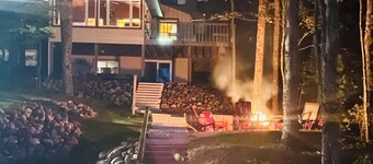 Grindstone Lake-Hayward 4-bedroom lakefront cabin. Wi-Fi, AC and superb fishing!