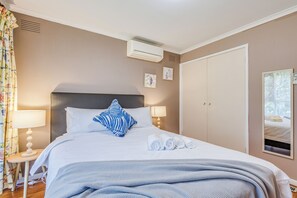 Family House, 5 Bedrooms | 5 bedrooms, iron/ironing board, free WiFi - StayAU Cozy Family Comfort 5BRM Glen (Glen Waverley)