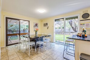 Family House, 5 Bedrooms | Dining room - StayAU Cozy Family Comfort 5BRM Glen (Glen Waverley)