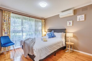 Family House, 5 Bedrooms - StayAU Cozy Family Comfort 5BRM Glen (Glen Waverley)