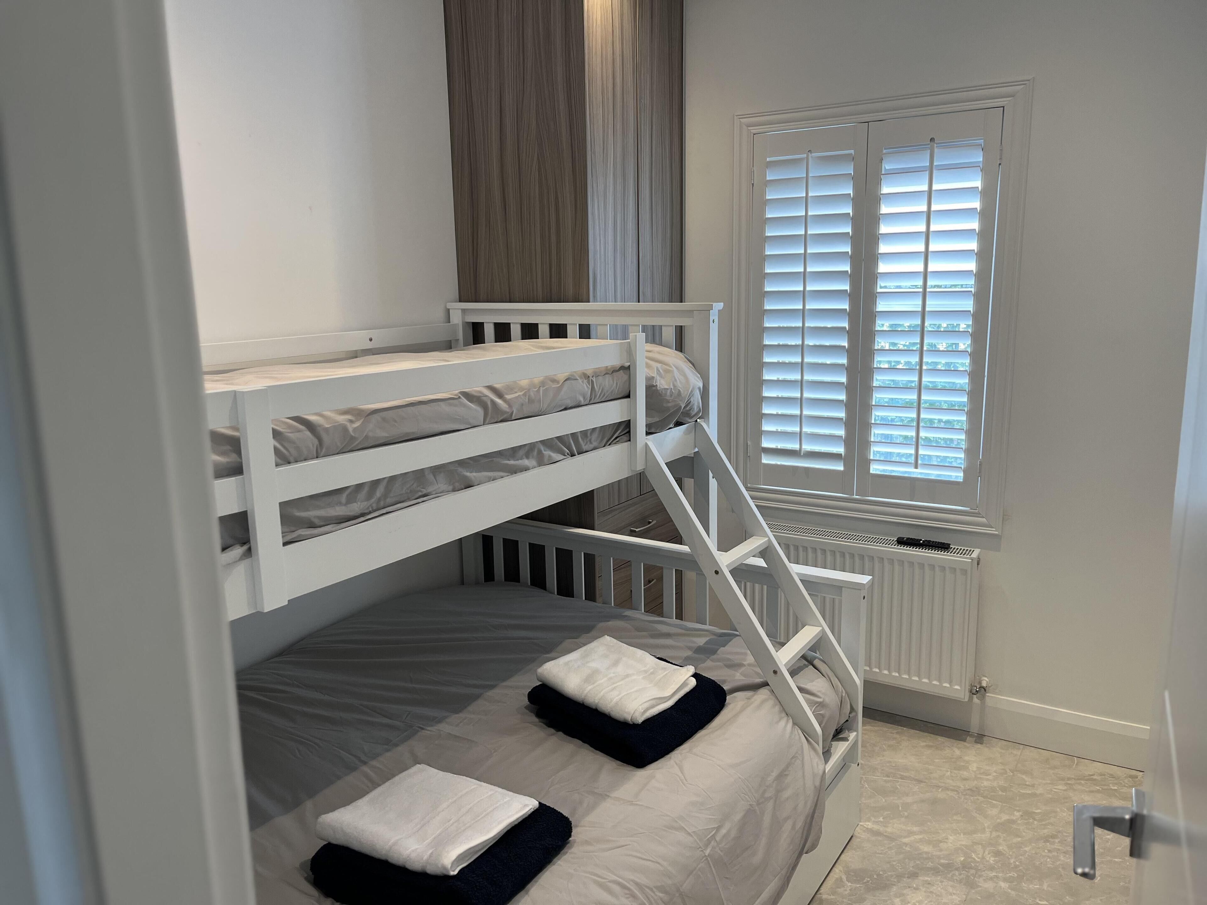 2 bedrooms, iron/ironing board, WiFi, bed sheets