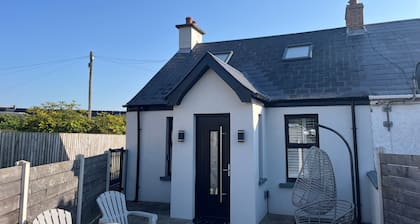 2 Bedrooms - 5 Guests - Fireplace - Near Beach