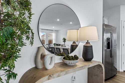 Luxe Living - 3-bedroom house in Little Elm with AC, WiFi, and Games