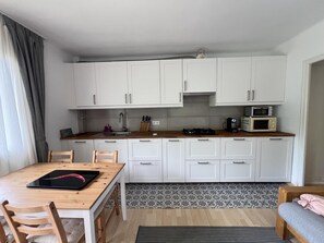 Fridge, microwave, oven, coffee/tea maker