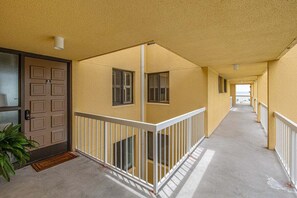 Property grounds - Stunning views overlooking the Atlantic Ocean (Saint Simons Island)