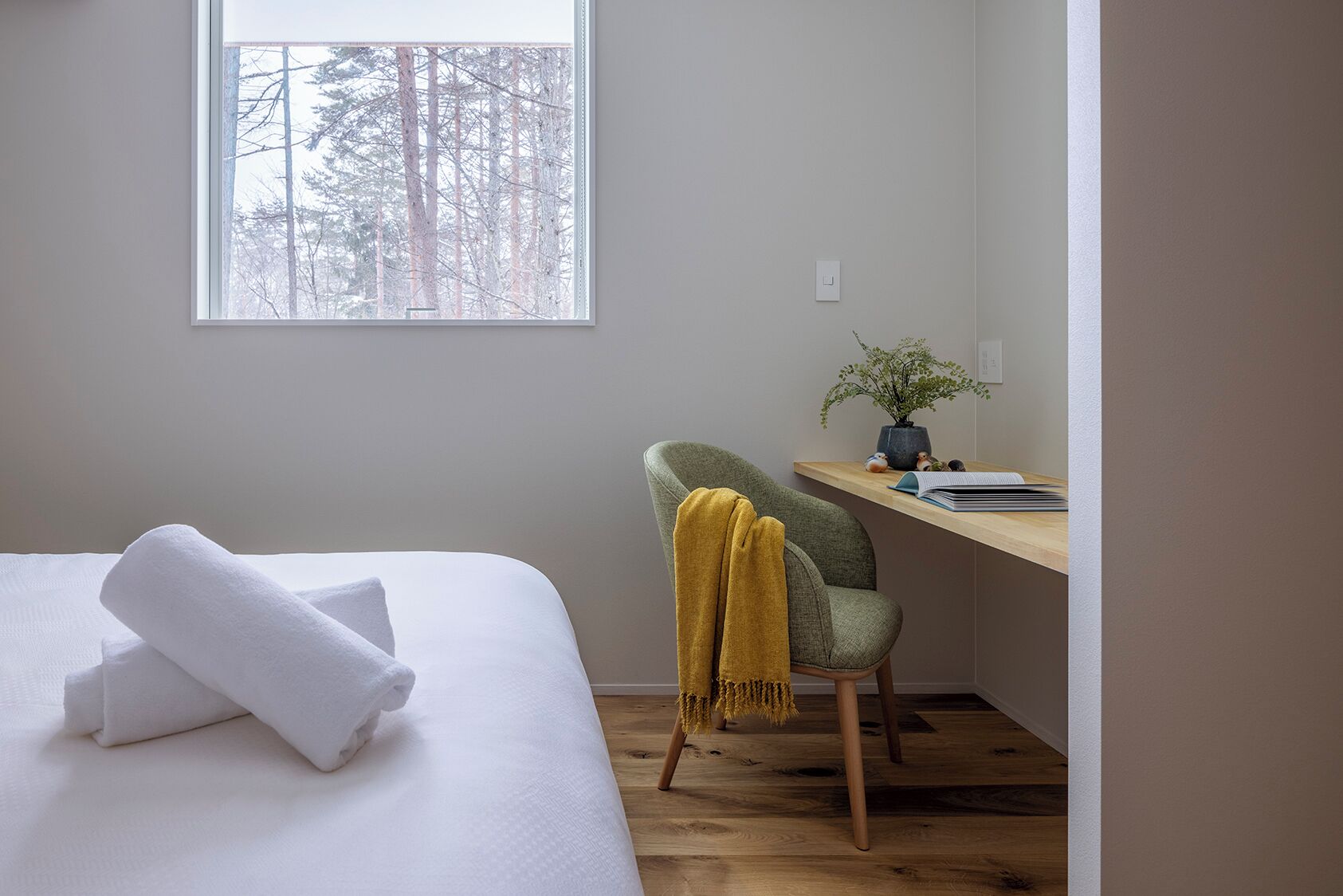 4 bedrooms, pillowtop beds, desk, iron/ironing board