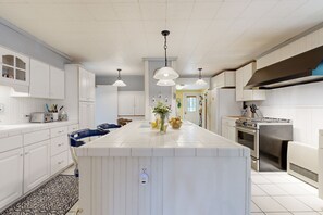 冷蔵庫��、電子レンジ、オーブン、コンロ