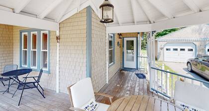 Cozy Apartment with Stunning Views and Private Pool Table