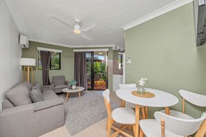 Premium Apartment | Living area | Flat-screen TV - Premium 1 Bedroom Apartment Sleeps 4 (Surfers Paradise)